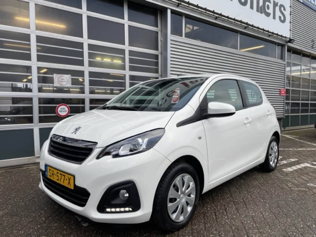 Peugeot 108 - 1.0 e-VTi 68pk 5-drs Active / Airco / 27.485km - AutoWereld.nl