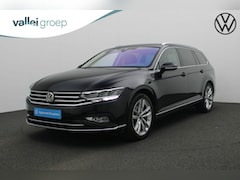 Volkswagen Passat Variant - 1.5 TSI 150PK DSG Business | Trekhaak | Leder/alcantara | Navigatie Discover Pro | Achteru