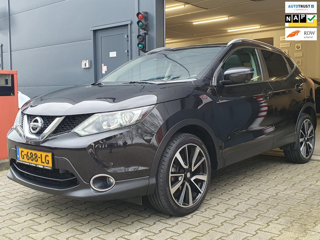 Nissan Qashqai - 1.2 Tekna - PANO / AFN. TREKHAAK / LEDER + STOELVERW / VOORRUITVERW. / 360 CAM / KEYLESS / - AutoWereld.nl