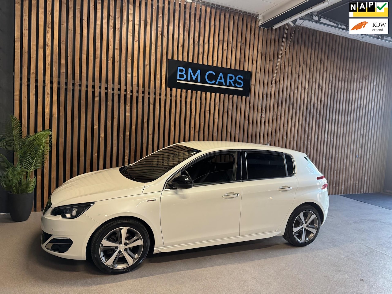 Peugeot 308 - 1.2 PureTech GT-line Navi,Xenon-Led,Alcantara - AutoWereld.nl