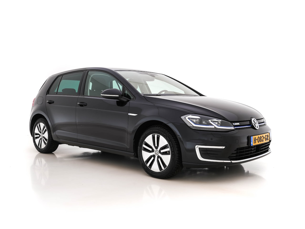 Volkswagen e-Golf - Aut. *VIENNA-FULL-LEATHER | HEAT-PUMP | ADAPTIVE-CRUISE | FULL-LED | HEATED-SEATS | BLIS | - AutoWereld.nl