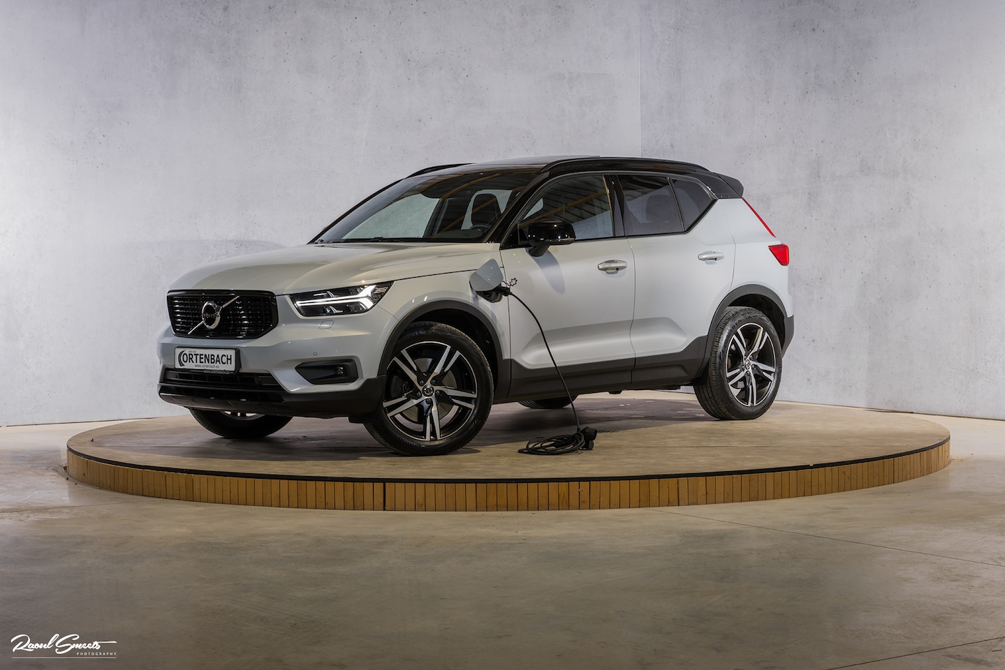 Volvo XC40 - 1.5 T5 Recharge R-Design | Panorama dak | Zwenkbare trekhaak | Apple carplay | - AutoWereld.nl