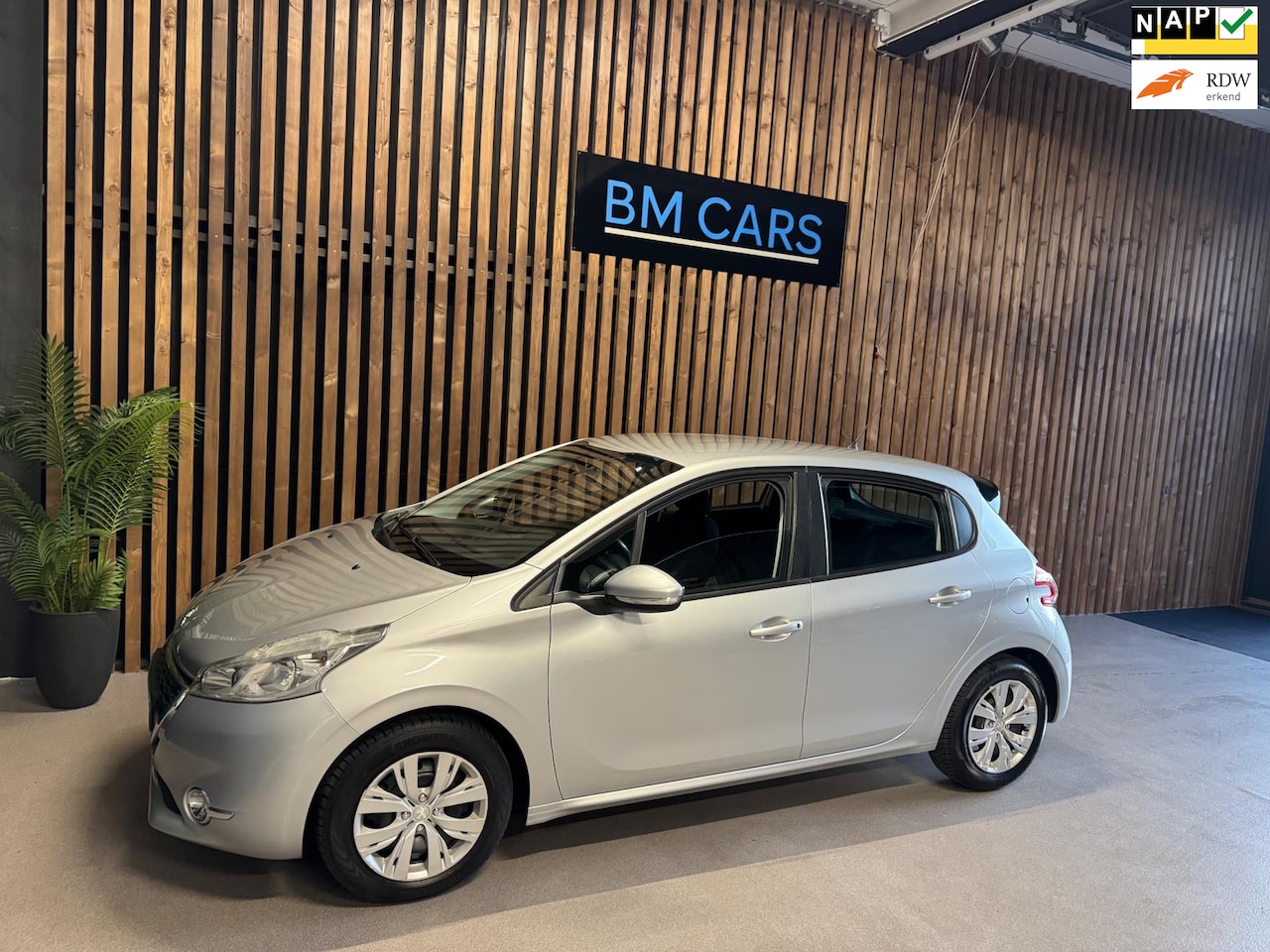 Peugeot 208 - 1.2 VTi Blue Lease Airco,Cruise,Nieuwe APK - AutoWereld.nl