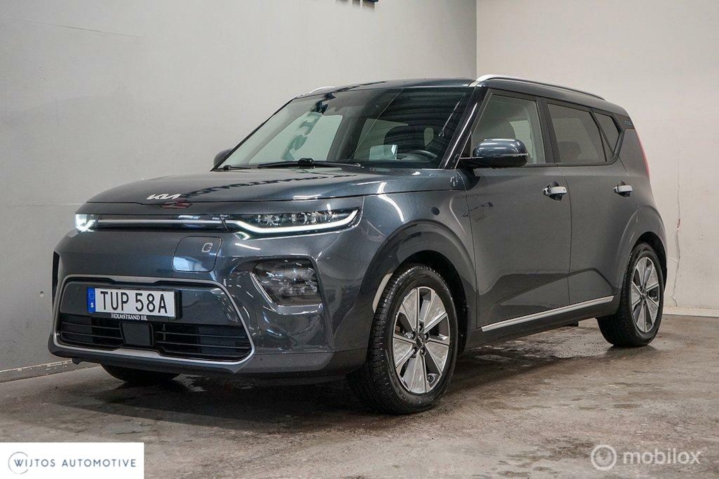 Kia e-Soul - ExecutiveLine 64kWh ExecutiveLine 64 kWh, leer, 3 fase, HK, navi - AutoWereld.nl