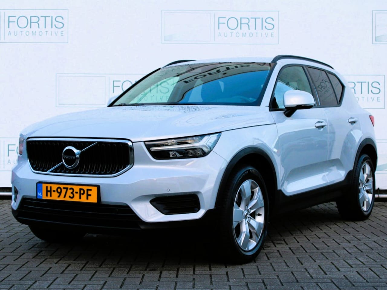 Volvo XC40 - 1.5 T3 NL AUTO | CAMERA | STOELVERW | PDC VOOR & ACHTER | - AutoWereld.nl