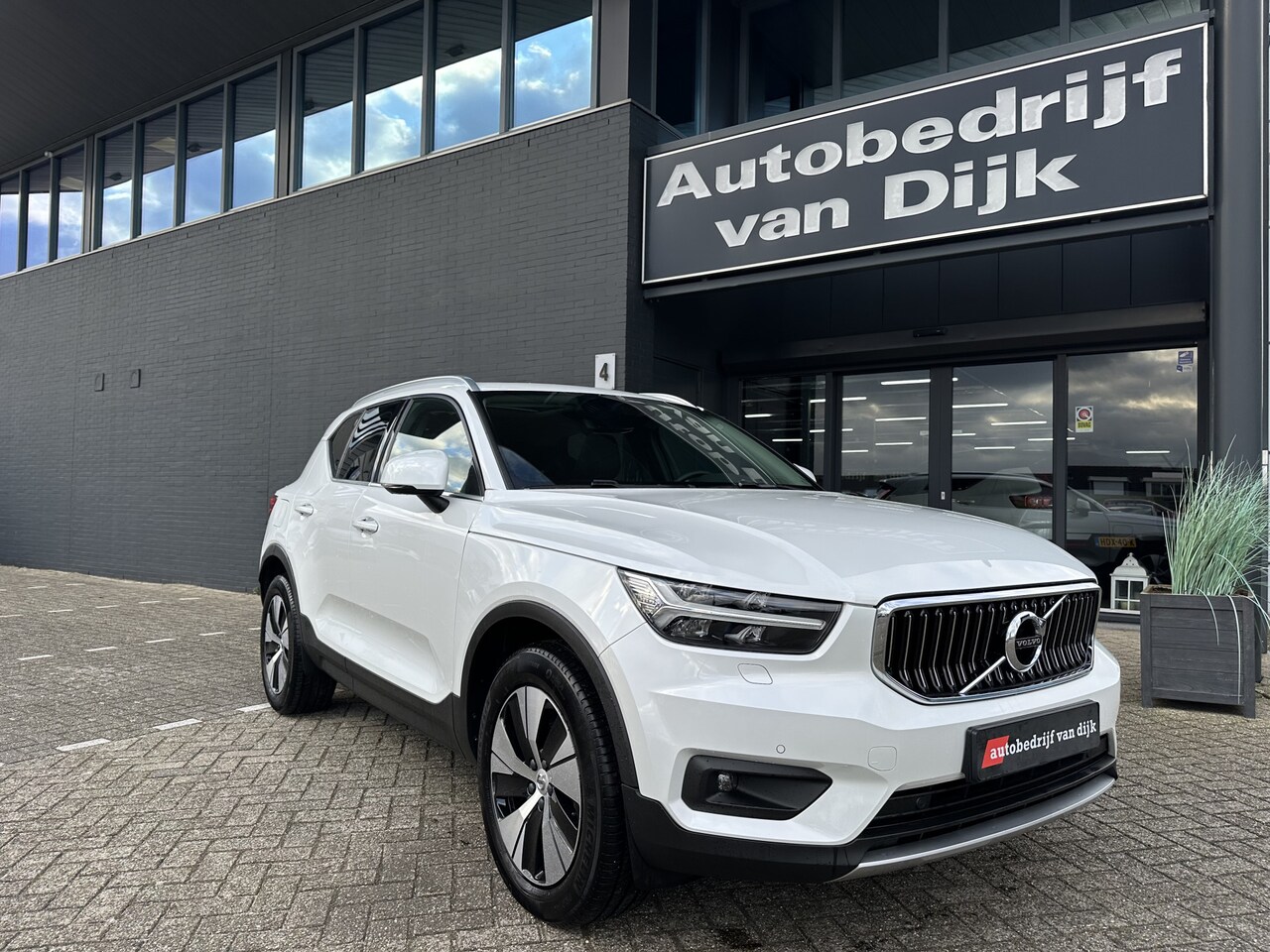 Volvo XC40 - 1.5 T4 Recharge Panodak Leer El.Klep - AutoWereld.nl