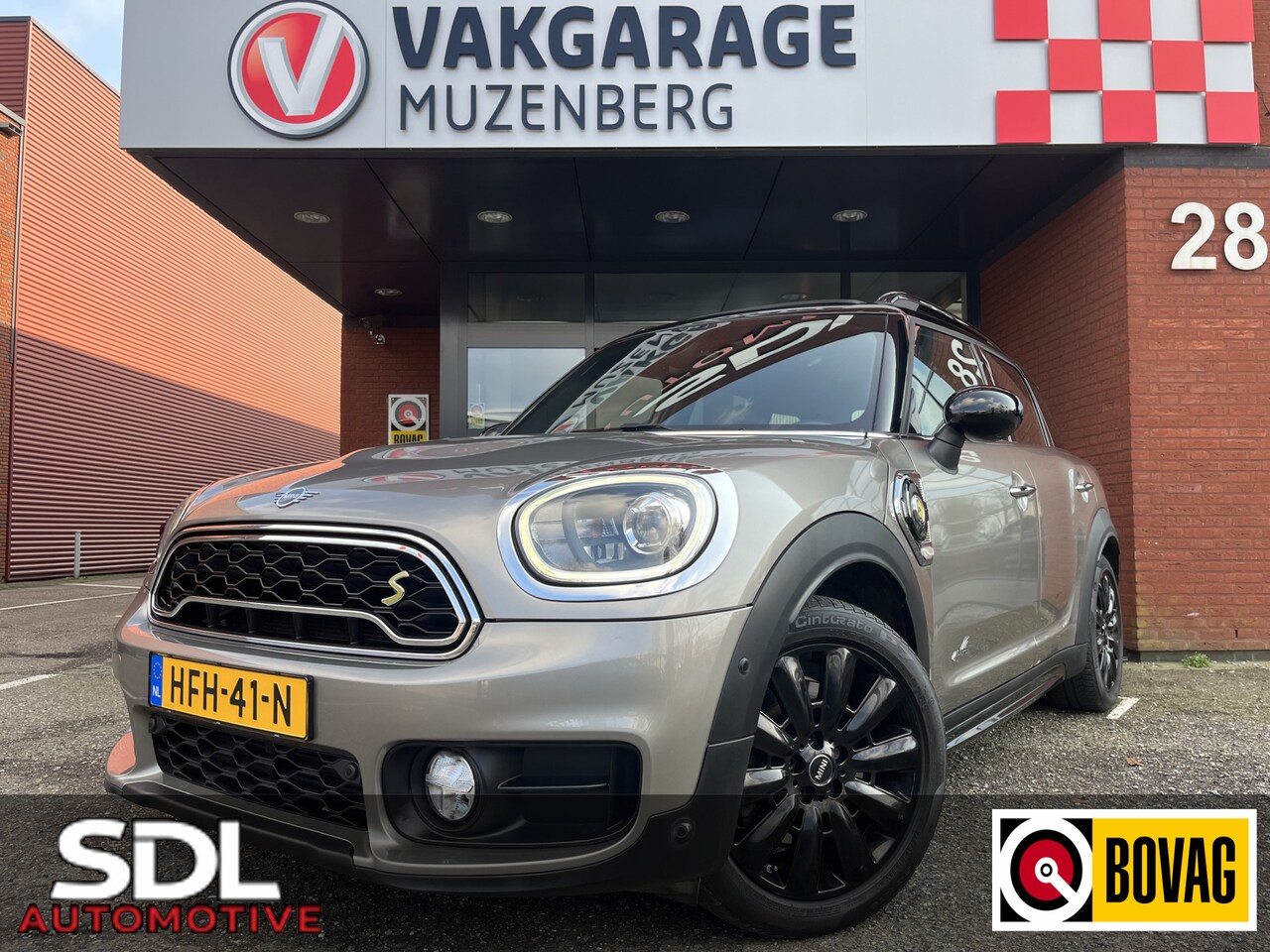 MINI Countryman - Mini 2.0 Cooper S E ALL4 Chili // SCHUIF-KANTELDAK // NAVI // LEDER // LED // KEYLESS // P - AutoWereld.nl