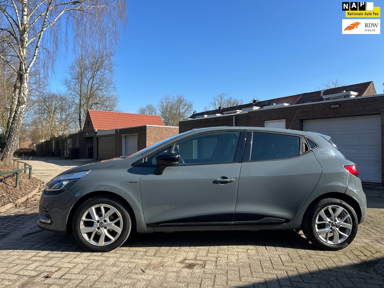 Renault Clio - 0.9 TCe Limited airco 2019 navigatie velgen stoelverwarming cruisecontrol bluetooth nw apk - AutoWereld.nl