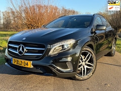 Mercedes-Benz GLA-Klasse - 200 Ambition / Automaat/ Panoramadak / maar 85.000 km / Airco // Navigatie/ / PDC /