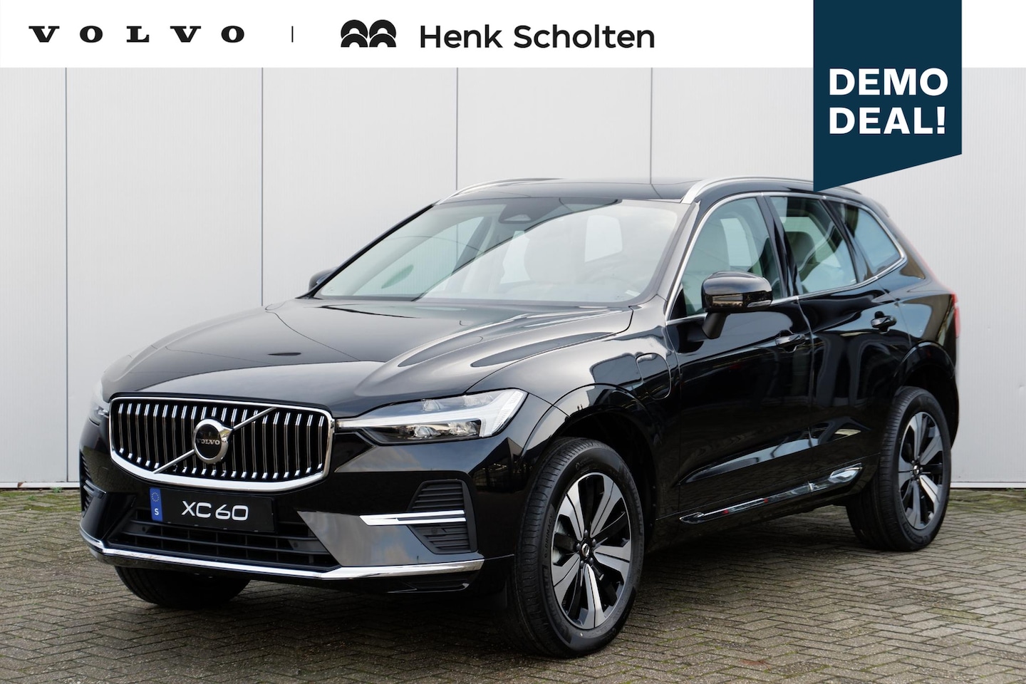 Volvo XC60 - Recharge T6 AWD AUT8 350PK Essential Bright, Panoramisch schuif-/kanteldak, Trekhaak semi - AutoWereld.nl