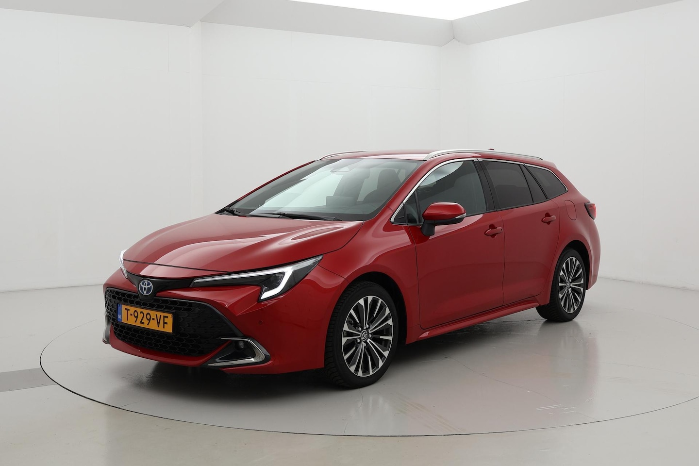 Toyota Corolla Touring Sports - 1.8 Hybrid First Edition Automaat - AutoWereld.nl