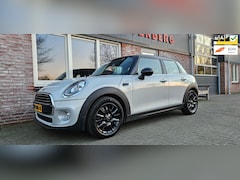 MINI Cooper - 1.5 Business Airco Cruise Control Navigatie NAP Nette Auto