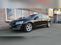 Volvo V60 - 1.6 T3 Momentum Airco Cruise Control Navigatie Dealer Onderhouden Nette Auto