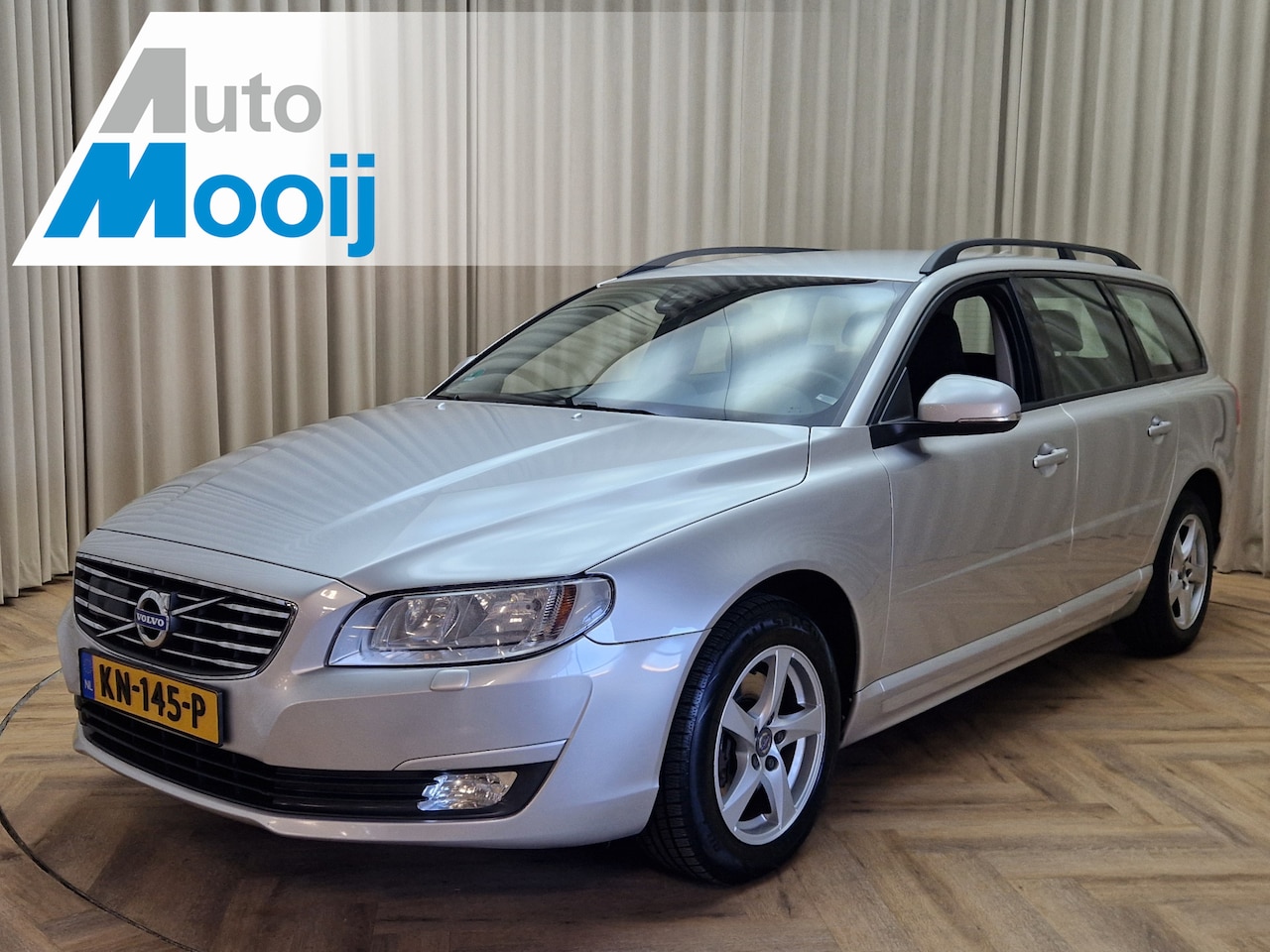 Volvo V70 - 2.0 D3 150pk / 1/2 Leder / Stoelverwarming / Trekhaak / Navigatie / Cruise Control / 16'' - AutoWereld.nl