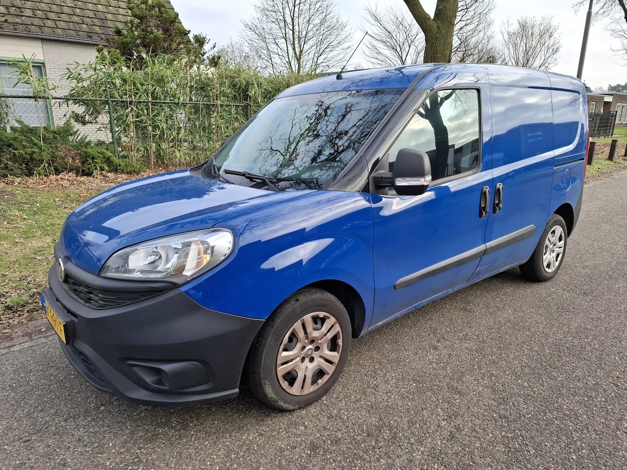 Fiat Doblò Cargo - 1.6 Automaat MJ L1H2 Start & Stop | Aangepast minder valide! - AutoWereld.nl