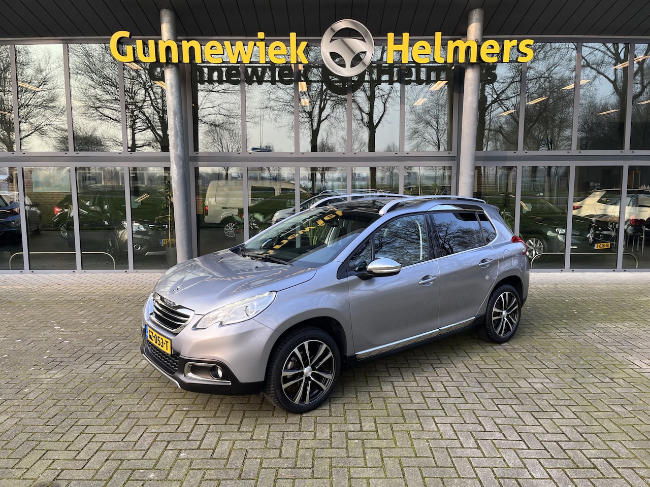 Peugeot 2008 - 1.2 PureTech Allure | PANODAK | CRUISE CONTROL | NAVIGATIE | BLUETOOTH | TREKHAAK - AutoWereld.nl