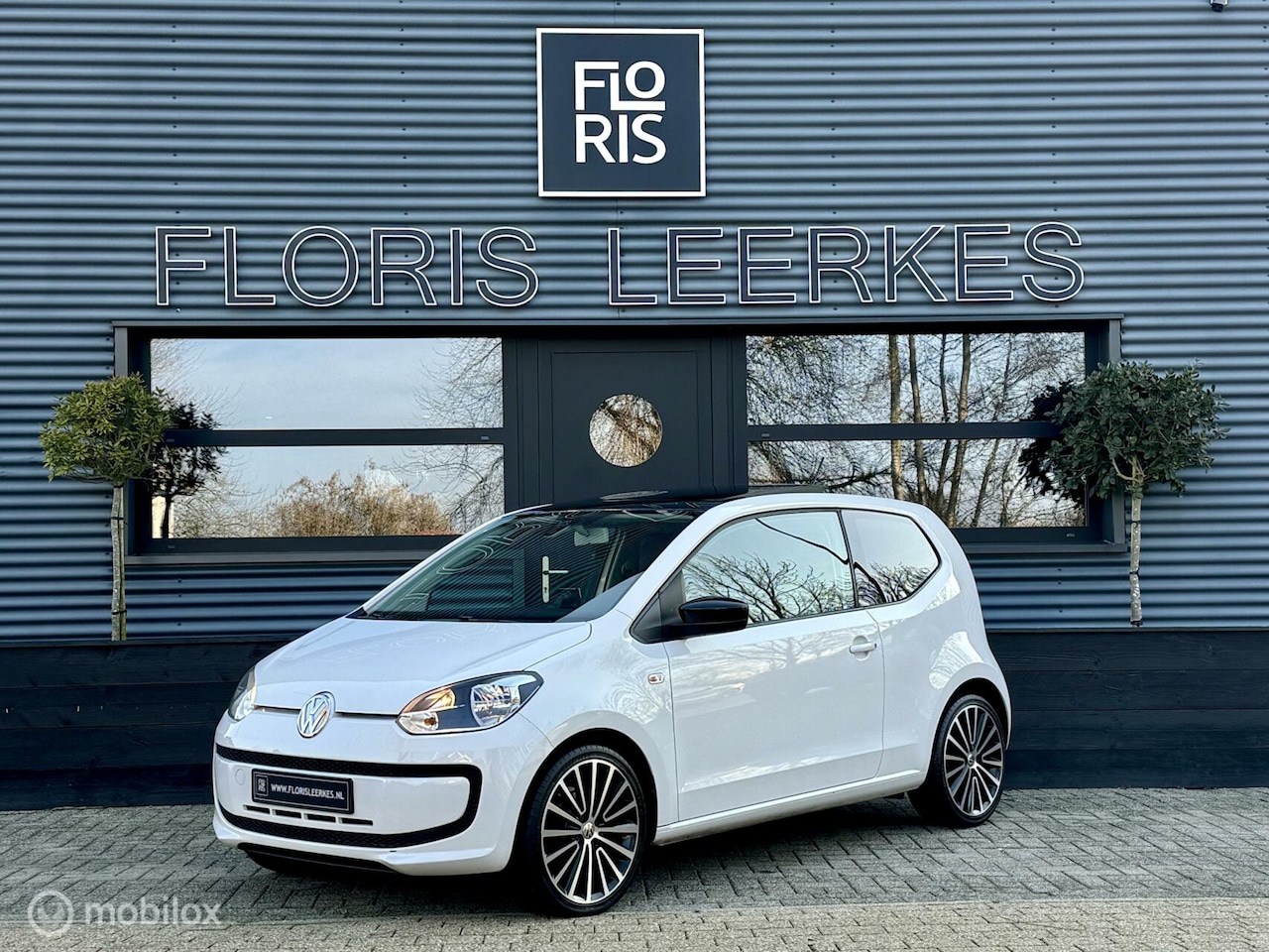 Volkswagen Up! - 1.0 | Leer | Pano Dak | Cruise | Stoelverwarming - AutoWereld.nl