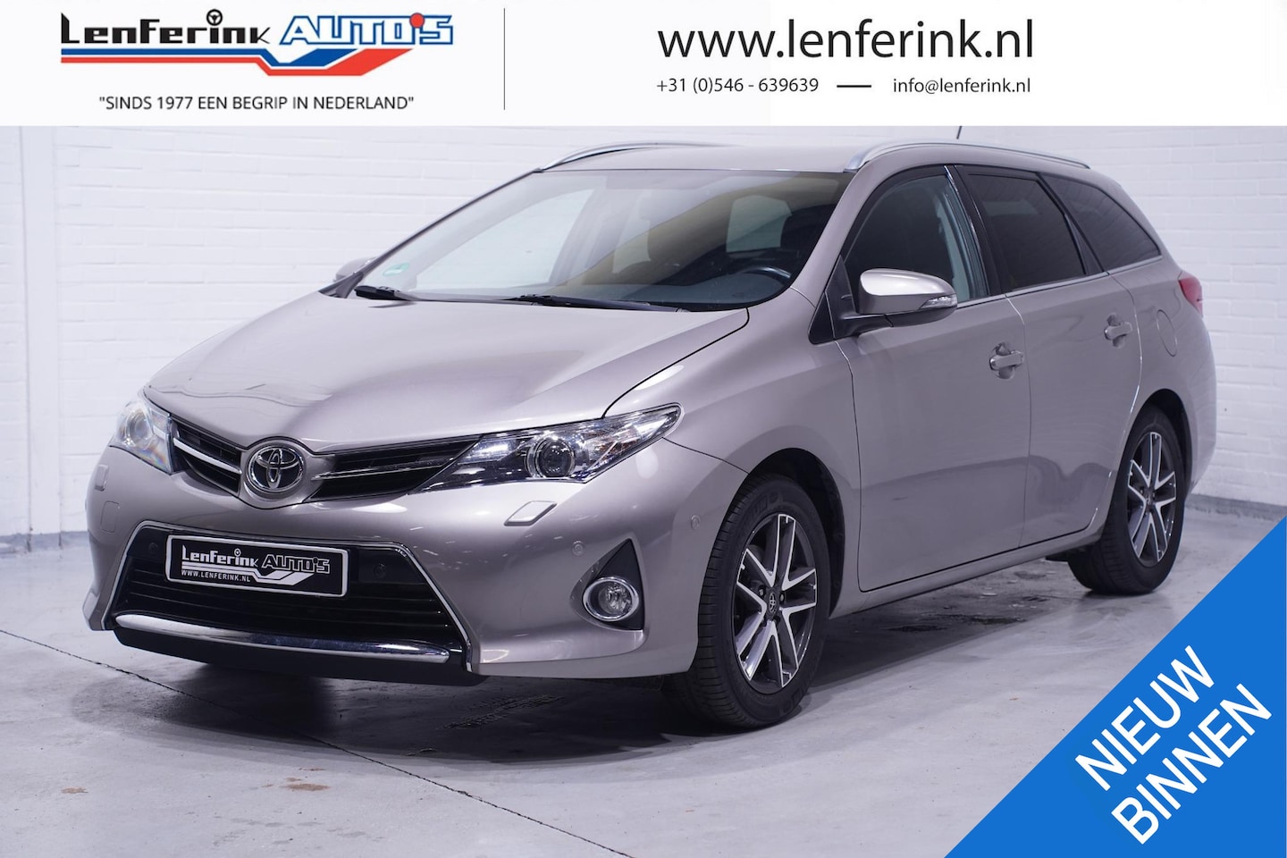 Toyota Auris - 1.8 Hybrid First Edition navigatie camera private glas lmv 16" stoelverwarming climate con - AutoWereld.nl