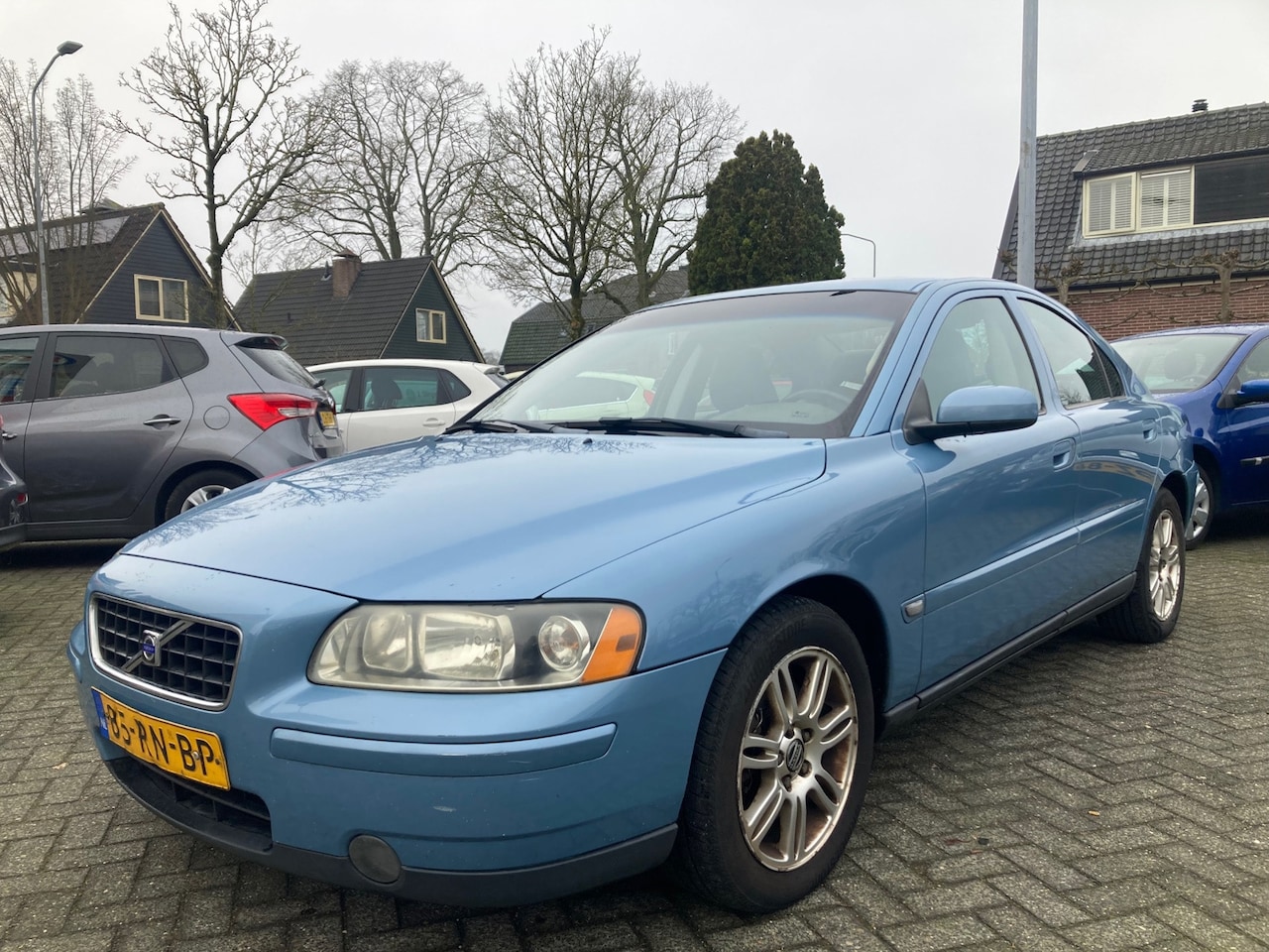 Volvo S60 - 2.0T Kinetic 132kW-180pk,Apk 15/3/26,Airco,Cruise - AutoWereld.nl