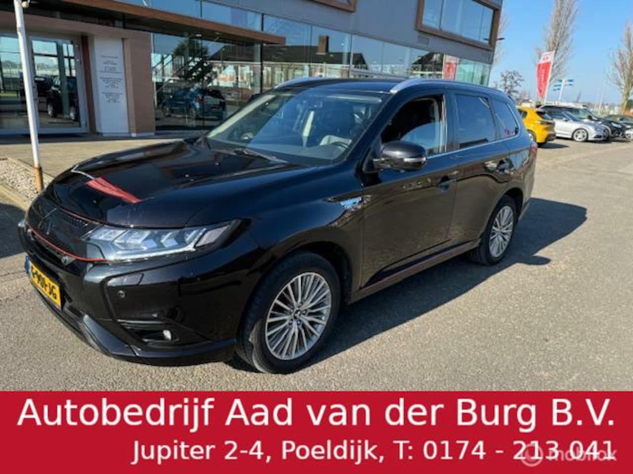 Mitsubishi Outlander - 2.4 PHEV Intense+ Automaat , Black edition , Navigatie , Camera , Trekhaak 1500kg trek gew - AutoWereld.nl