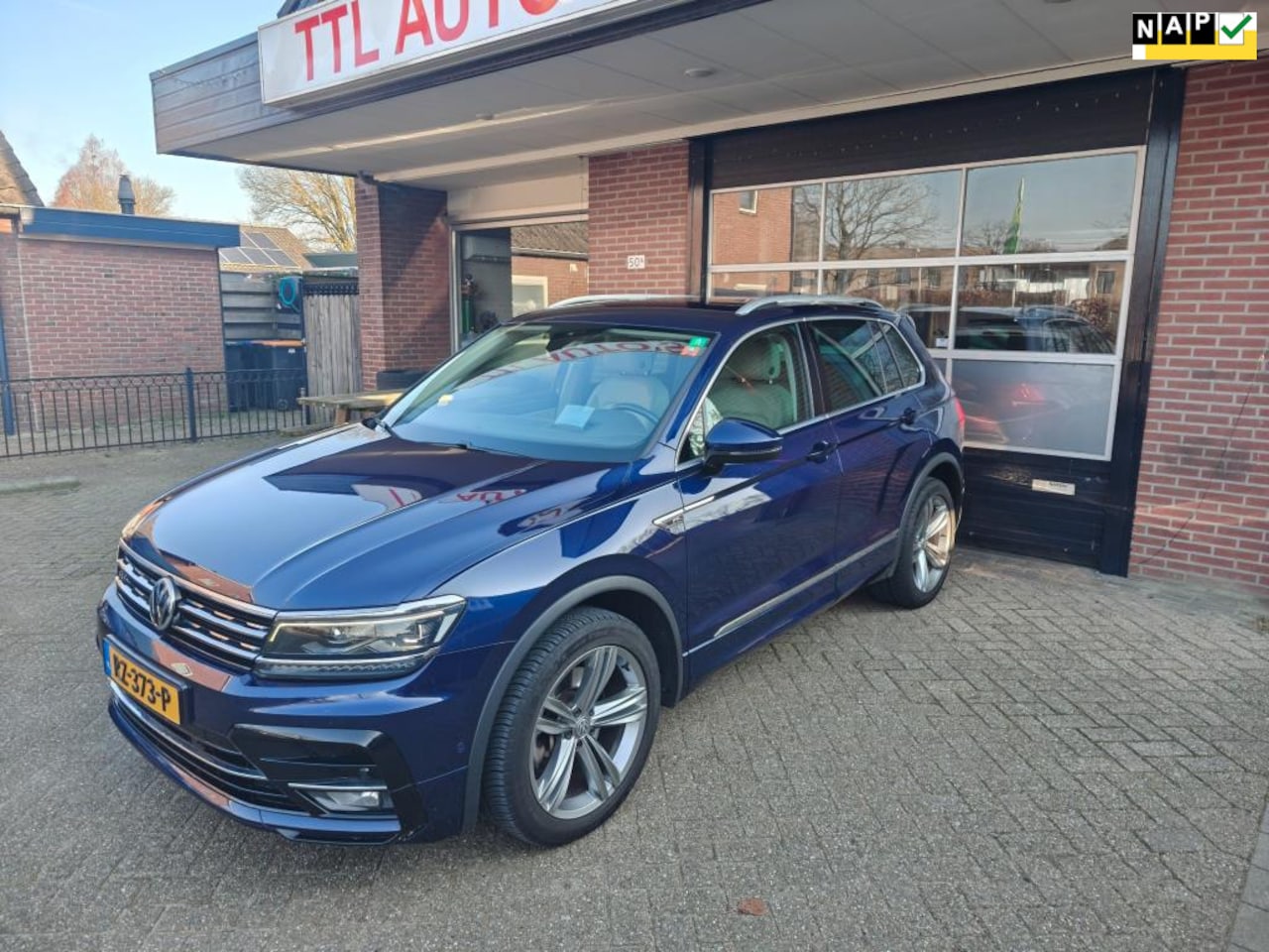 Volkswagen Tiguan - 2.0 TSI 4Motion R, Highline, Trekhaak, Leer, Camera, PDC, ACC, Keyless, 1e eig, Dealer ond - AutoWereld.nl