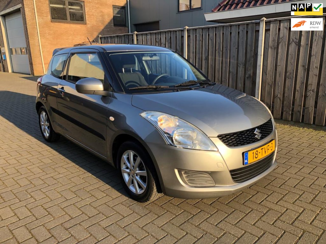 Suzuki Swift - 1.2 Comfort EASSS NAP NL auto LM velgen stoelverwarming - AutoWereld.nl