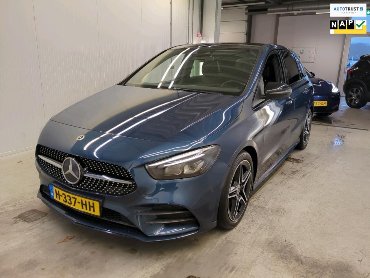 Mercedes-Benz B-klasse - 200 Business Solution AMG PANORAMADAK / CAMERA / LEER / NIGHT-PAKKET - AutoWereld.nl