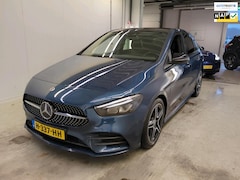 Mercedes-Benz B-klasse - 200 Business Solution AMG PANORAMADAK / CAMERA / LEER / NIGHT-PAKKET