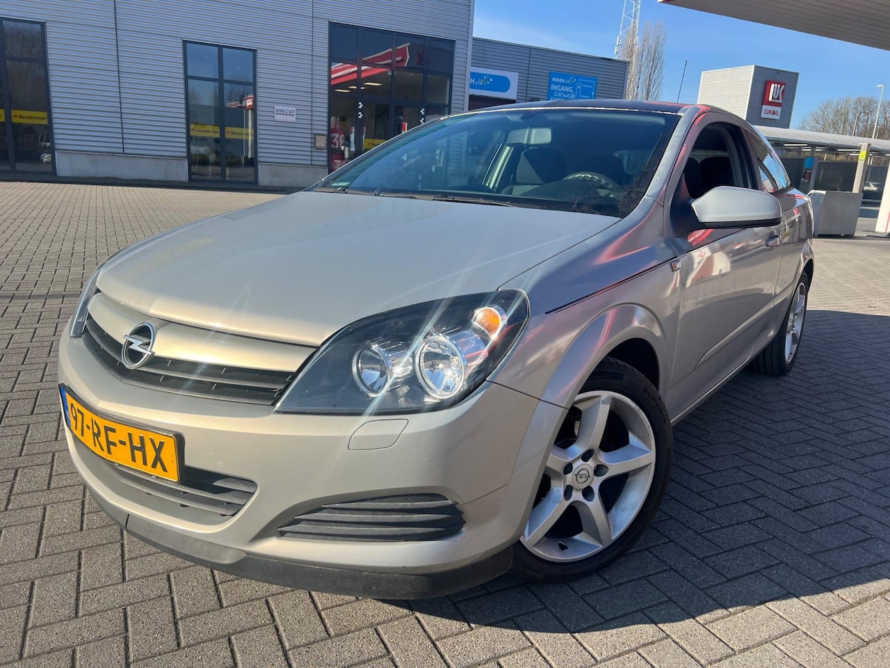 Opel Astra GTC - 1.6 Enjoy SPORT CLIMA AIRCO APK NAP - AutoWereld.nl