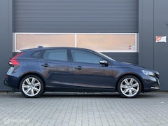 Volvo V40 - 1.6 D2 Kinetic Zeer netjes/Dealer onderhouden /Senus Nav/Cruise/18inch/Trekhaak/PDC/Superz