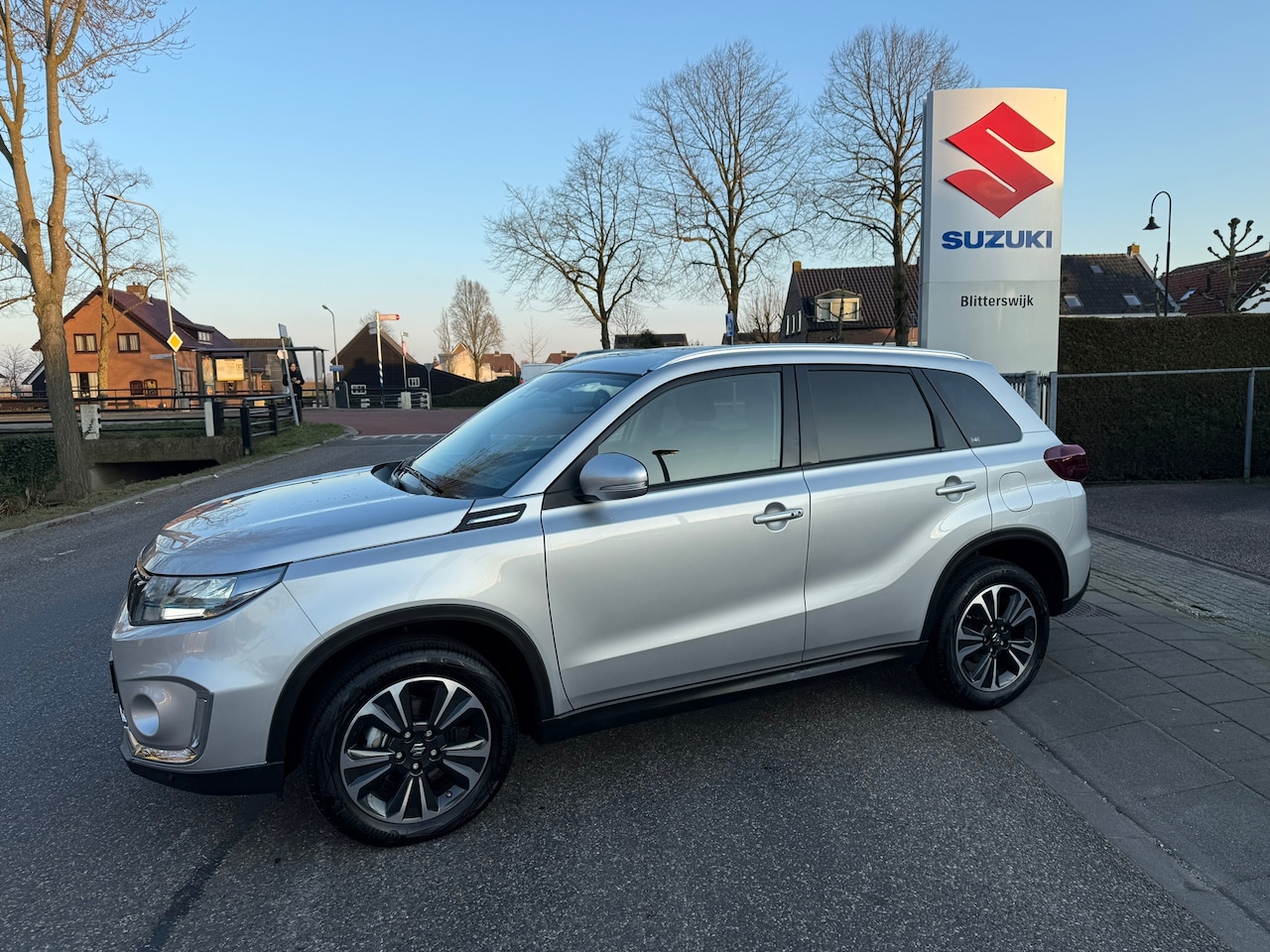 Suzuki Vitara - 1.4 Boosterjet Style Smart Hybrid // 1500 kilo trekgewicht // Nieuwstaat // Snel te rijden - AutoWereld.nl