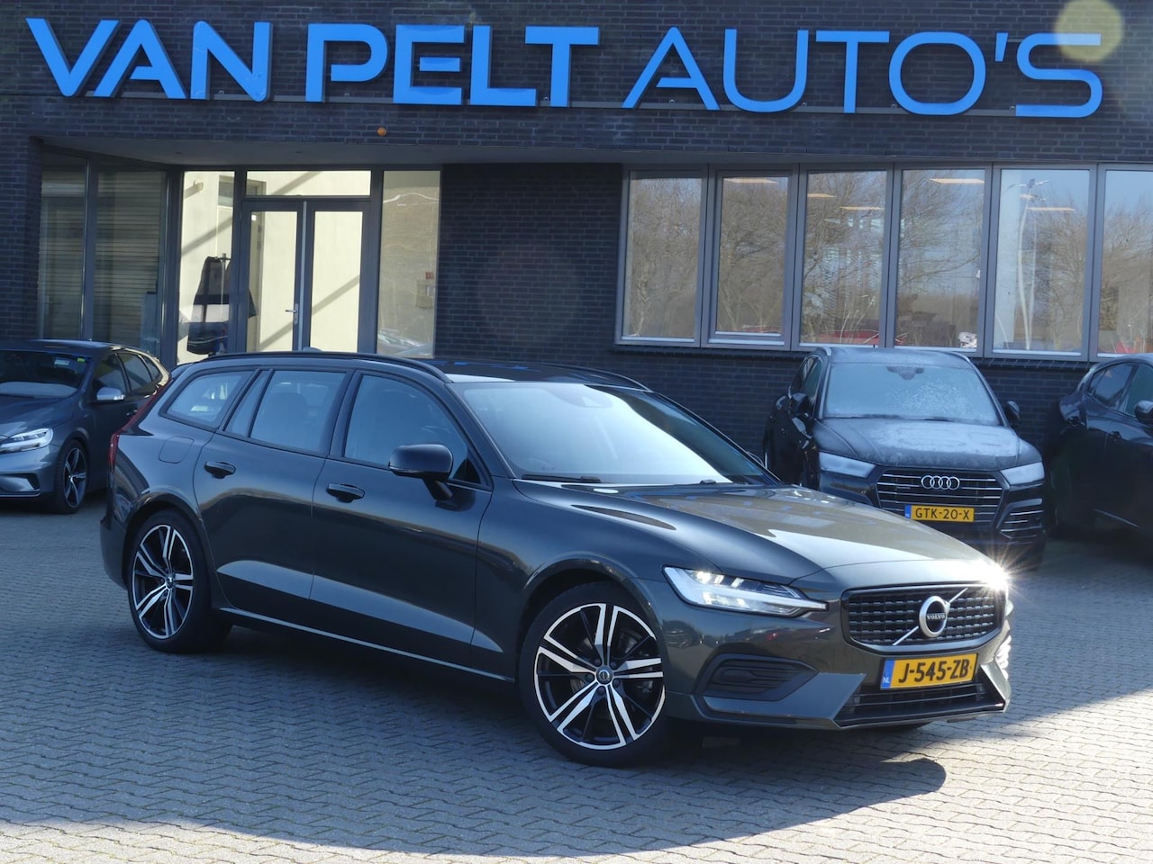 Volvo V60 - 2.0 B3 163PK Geartronic Momentum / LEDER / DIGI / TREKHAAK - AutoWereld.nl