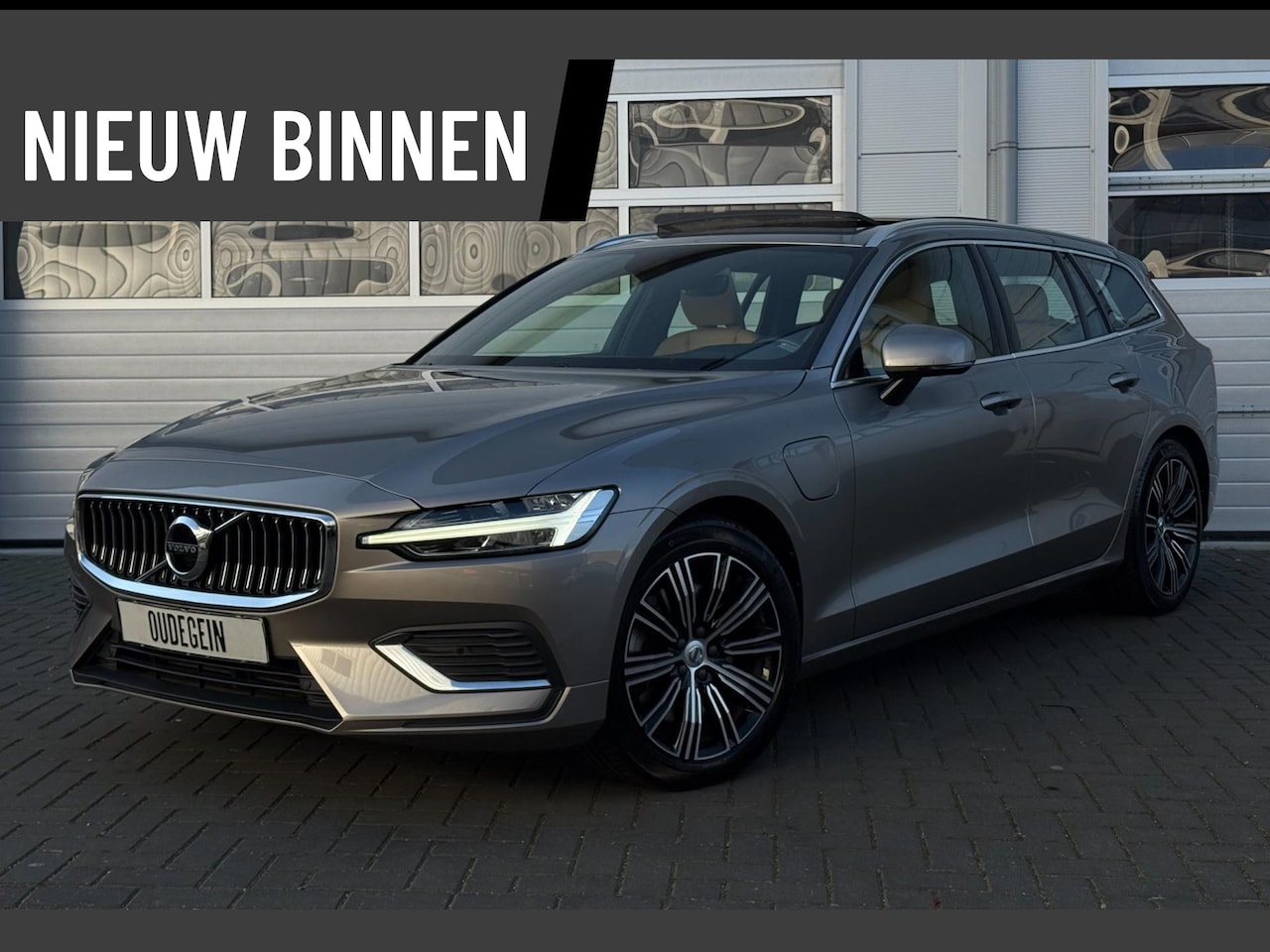 Volvo V60 - 2.0 T8 Hybride Twin Engine AWD Inscription / Pano / Dodehoek / Cognac / Garantie / Sfeer / - AutoWereld.nl