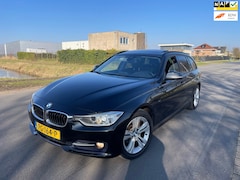 BMW 3-serie Touring - 318d High Executive PANO/CLIMA/NAVI