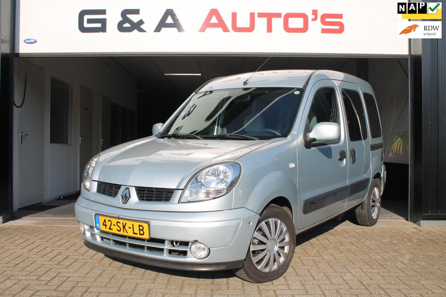 Renault Kangoo - 1.6-16V / ROLSTOEL AUTO / AIRCO / NAP / DUBBELE SCHUIFDEUR / NAP - AutoWereld.nl