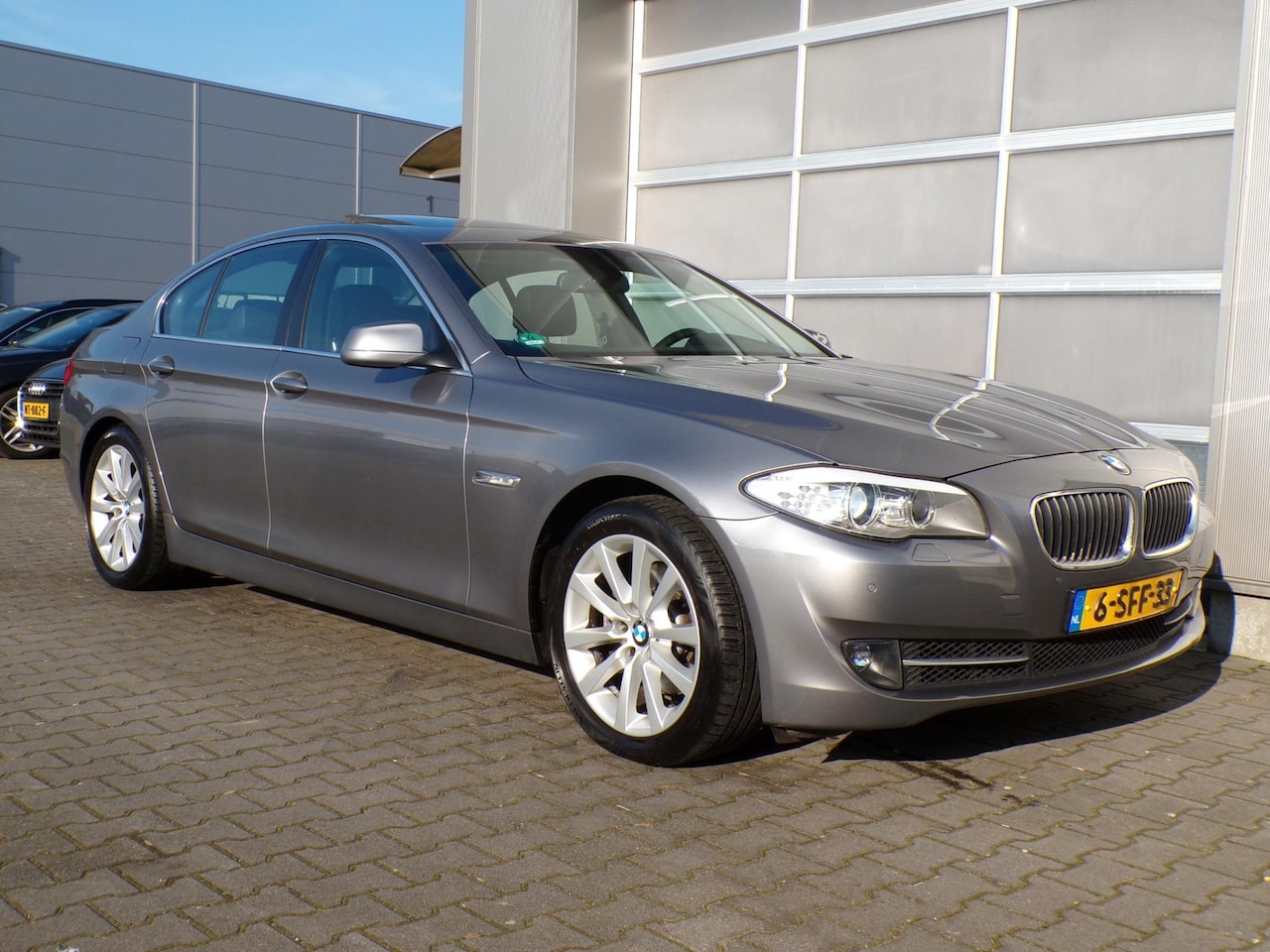 BMW 5-serie - 520i|Navi|Scherm|Xenon|PDC|Cruise|Dakje|Trekhaak| - AutoWereld.nl