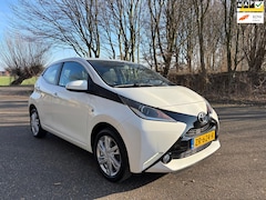 Toyota Aygo - 1.0 VVT-i x-play | 5-drs. | Airco | Navi