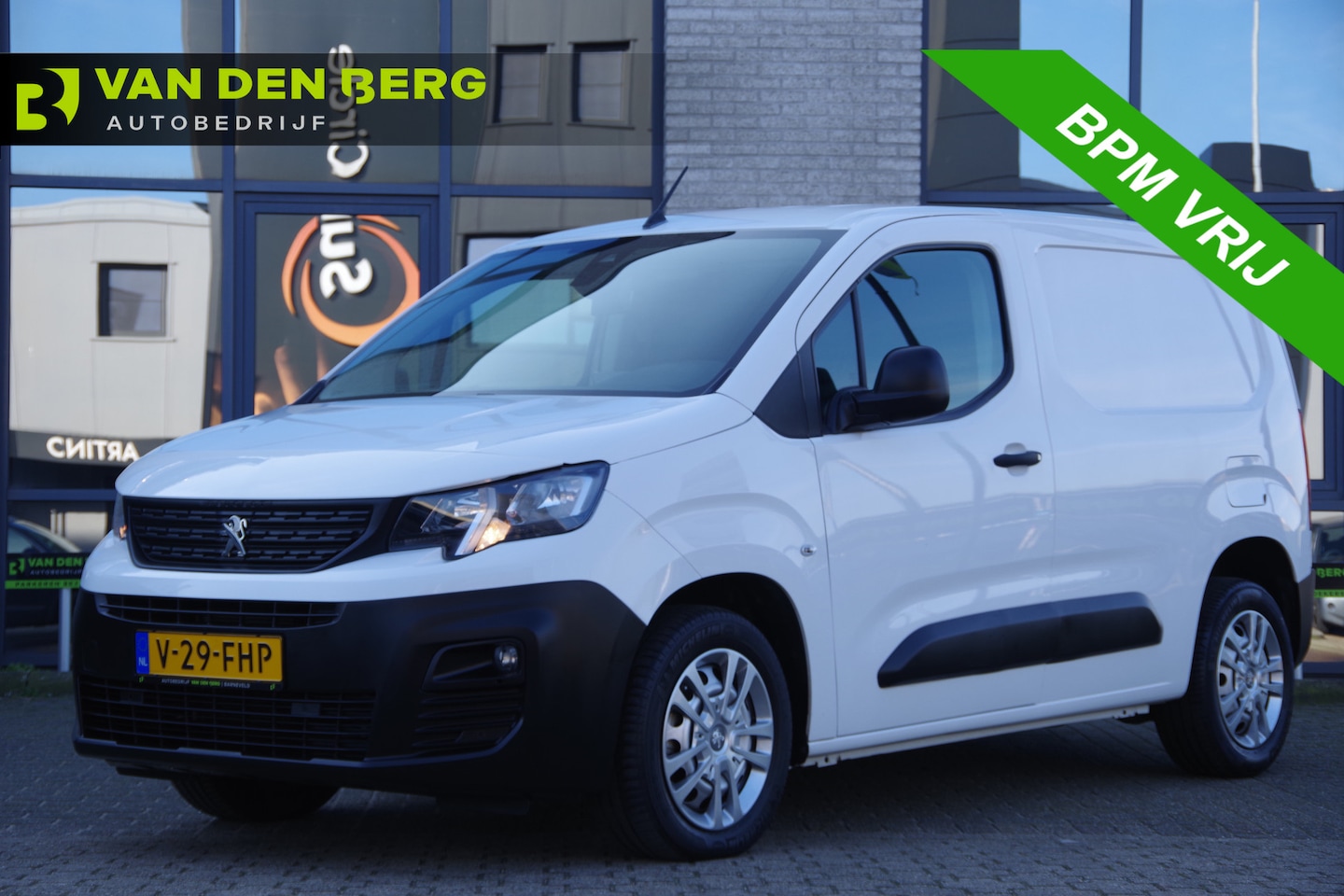 Peugeot Partner - 1.5 BlueHDI Premium 131PK AUT. CAMERA, NAVI, CRUISE, AIRCO, PARKEERSENSOREN - AutoWereld.nl