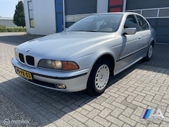 BMW 5-serie - 528i Executive Automaat | Nw. Navigatie | Youngtimer