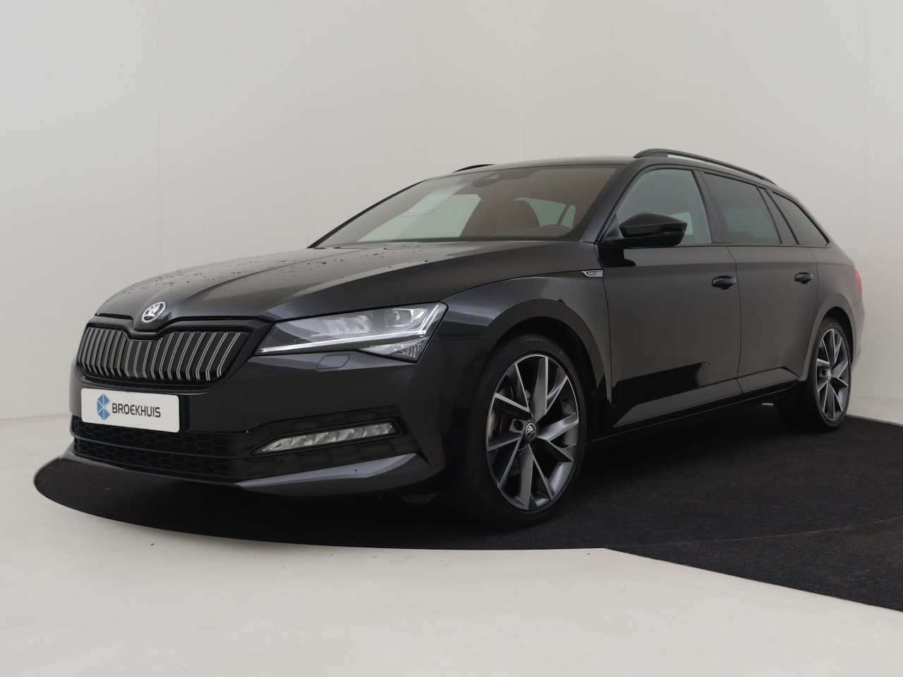 Skoda Superb Combi - 1.4 TSI iV Sportline Business 218pk | Adaptief cruise control | Navigatie | Led koplampen - AutoWereld.nl