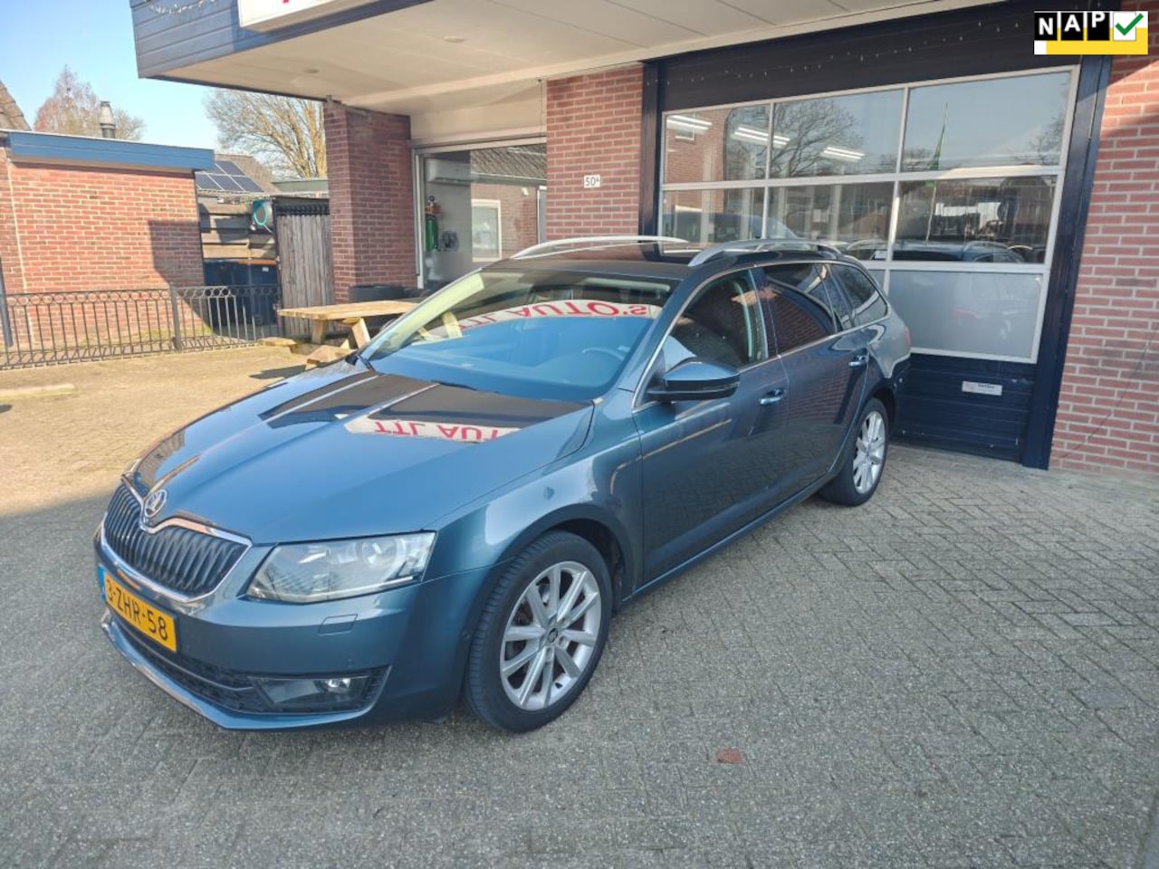 Skoda Octavia Combi - 1.4 TSI Elegance Business Line 1.4 TSI Elegance Businessline, Trekhaak, PDC, Cruise, Keyless, Navi, PDC, Xenon, NAP - AutoWereld.nl