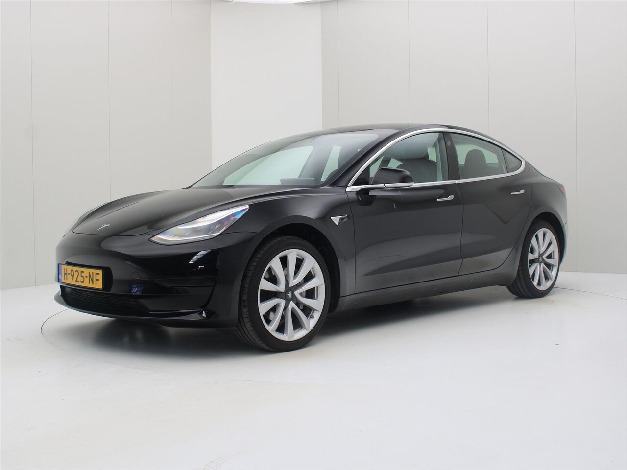 Tesla Model 3 - Standard RWD Plus [ TREKHAAK+19" LMV+AUTOPILOT+PREMIUM AUDIO ] - AutoWereld.nl