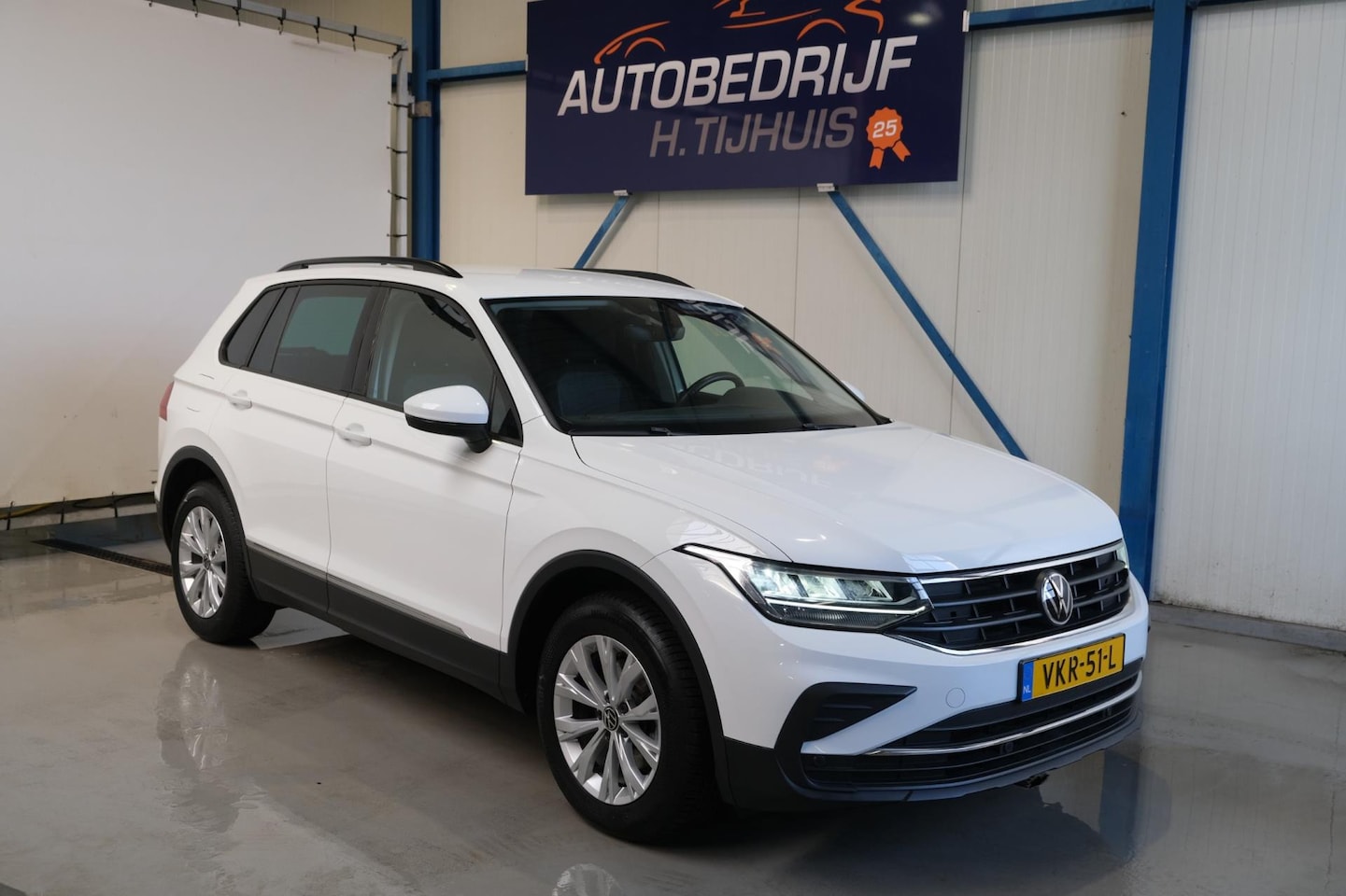 Volkswagen Tiguan - 2.0 TDI Automaat - Grijskenteken, Airco, Cruise, Navi, PDC. - AutoWereld.nl