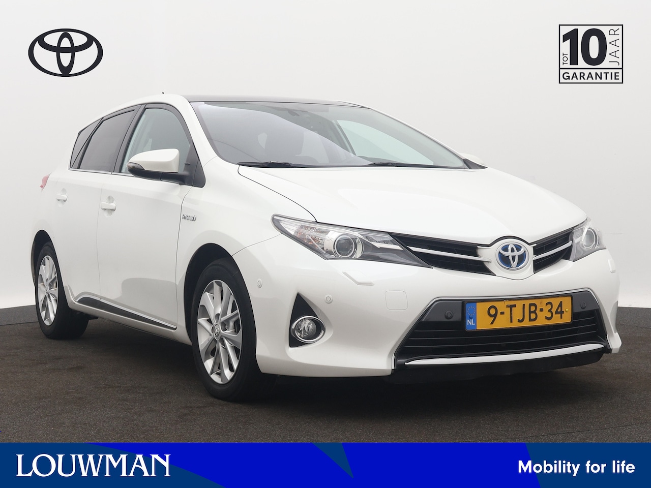 Toyota Auris - 1.8 Hybrid Lease+ | Leder | Panoramadak | Parkeersensoren | Cruise Control | LM velgen | C - AutoWereld.nl