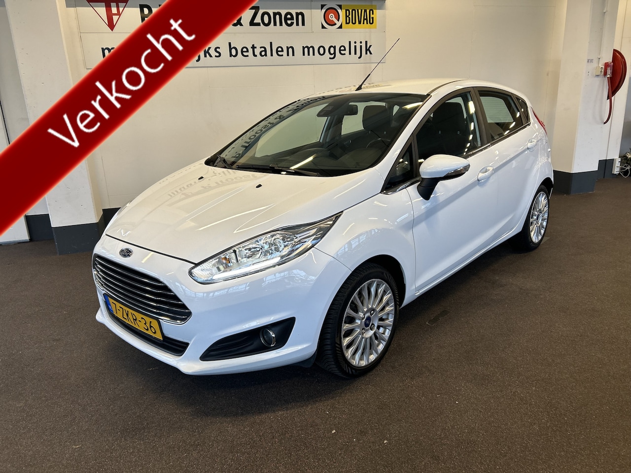 Ford Fiesta - 1.0 EcoBoost Titanium | Cruise control | Climate control | Navigatie | Bluetooth | Parkeer - AutoWereld.nl