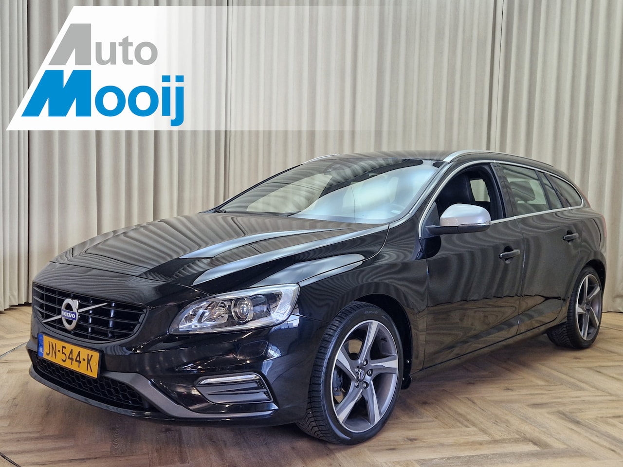 Volvo V60 - 1.5 T3 *R-Design* Leder / Stoelverwarming / Xenon / Cruise Control / Navigatie / ECC / 18' - AutoWereld.nl