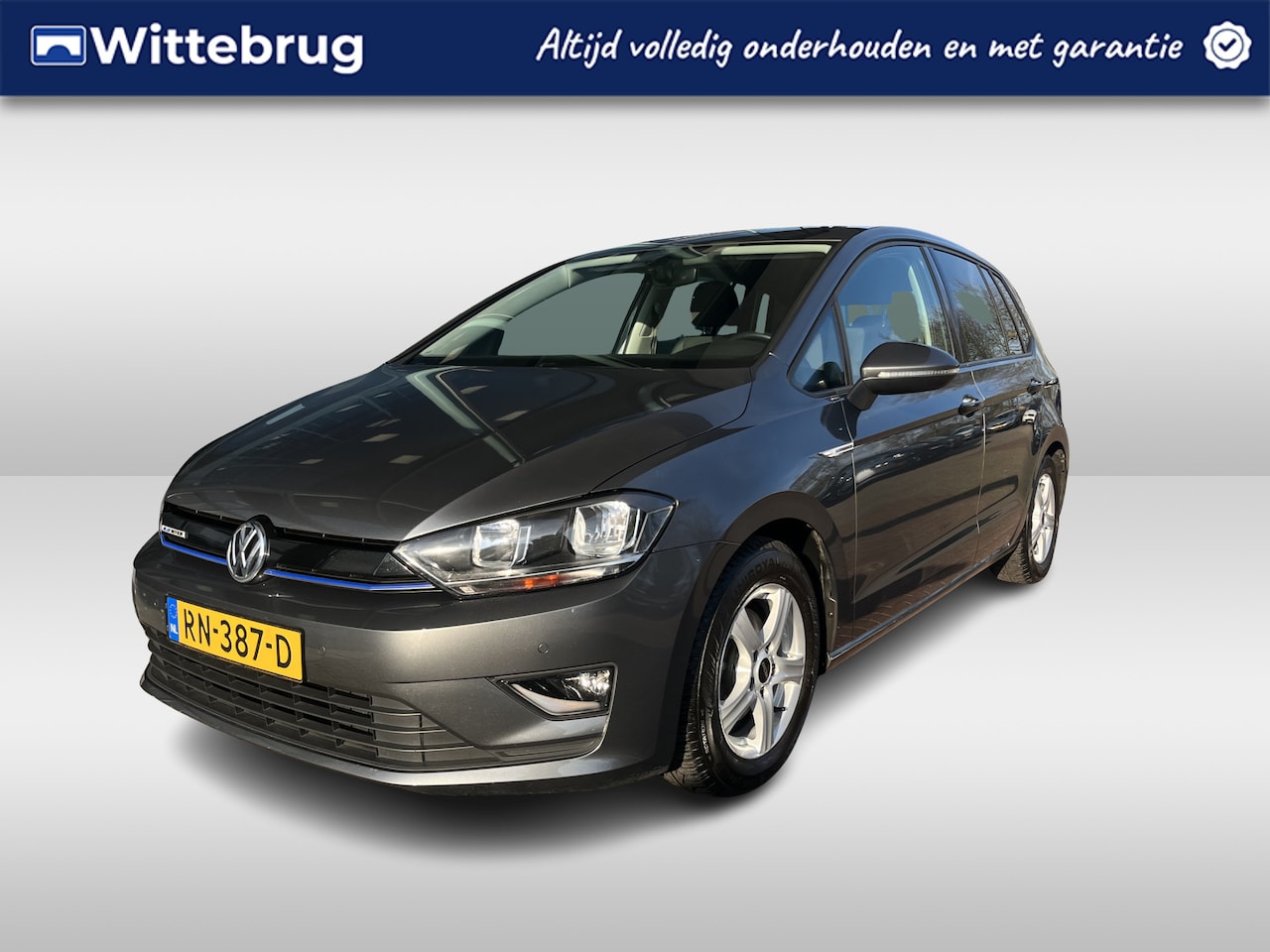 Volkswagen Golf Sportsvan - 1.0 TSI Comfortline / Automaat / Cruise control / Navigatie / Climate control / Parkeersen - AutoWereld.nl