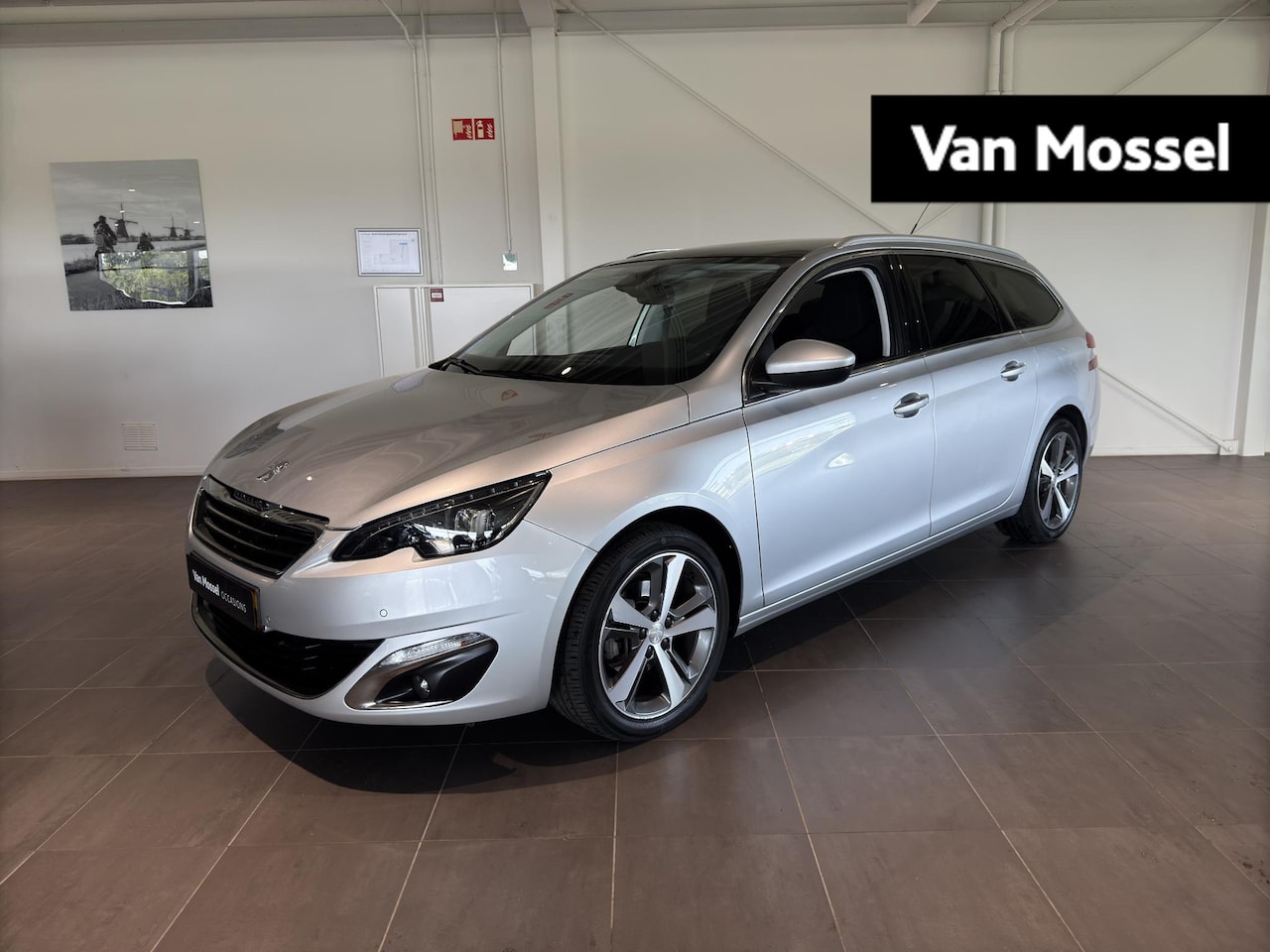 Peugeot 308 SW - 130 pk - AUTOMAAT - PANORAMADAK - RUIMTEWONDER! - AutoWereld.nl