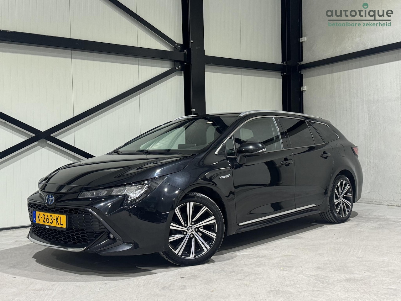 Toyota Corolla Touring Sports - 1.8 Hybrid Business Plus Aut. | carplay | camera | half-leder | trekhaak | - AutoWereld.nl