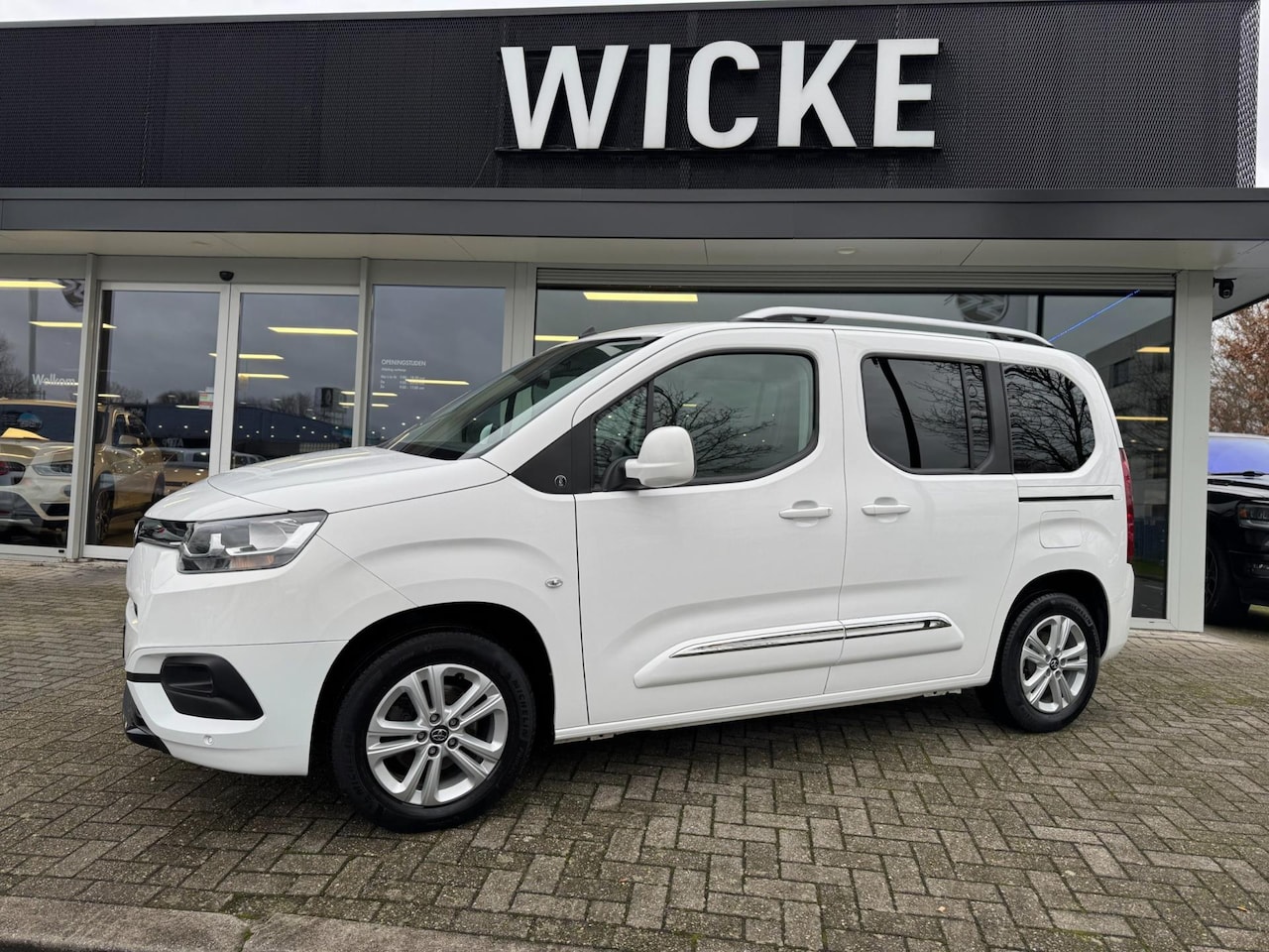 Toyota ProAce City Verso - 1.2 Turbo Active 110 PK Camera Clima TEAM DEUTSCHLAND - AutoWereld.nl